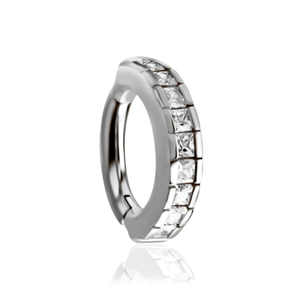 CoCr NF – Ovaler Bauchnabel-Clicker mit gefassten Zirkonia